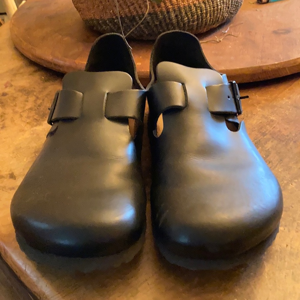 Men’s Birkenstock Clogs size 43 black with back